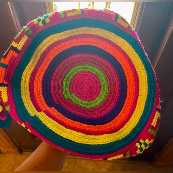Authentic handwoven Colombian Mochila made by the Wayuu tribe in La Guajira. - Picture 7 of 7